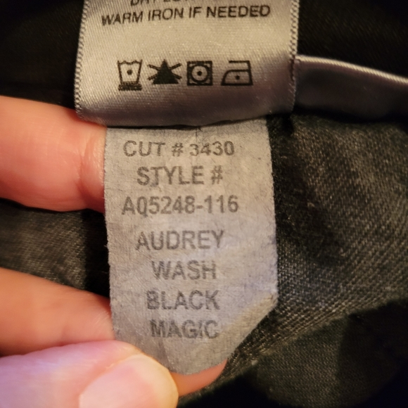 Size 25 AMO Audrey High Rise Black Magic Distressed Denim Size 25 - Picture 8 of 8